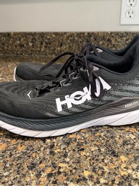 Hoka Black and White mach 5 Performance Running Shoes Mens 10.5 wide
